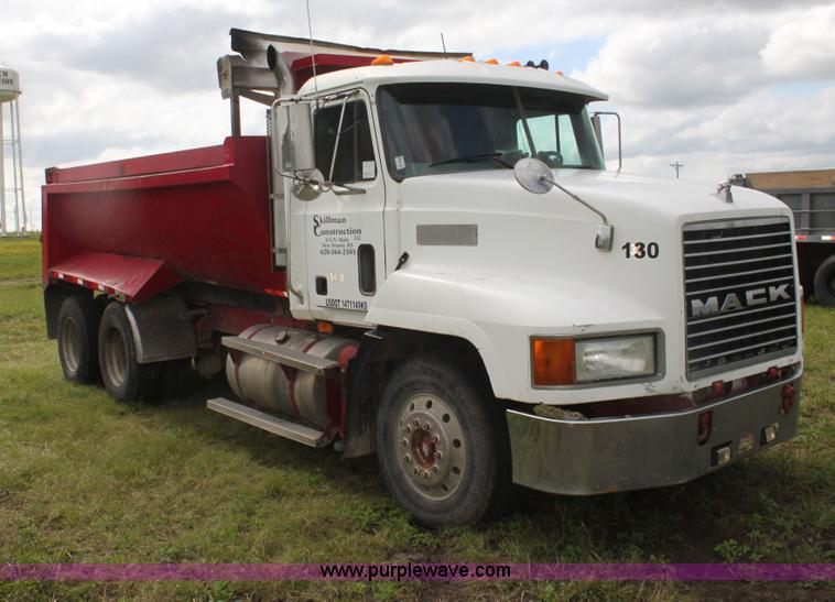 image for item I7357 1999 Mack CH613 dump truck