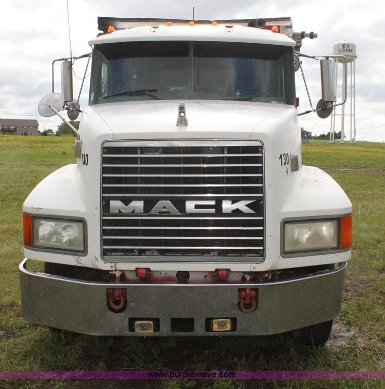 image for item I7357 1999 Mack CH613 dump truck