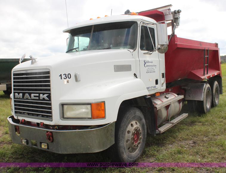 image for item I7357 1999 Mack CH613 dump truck