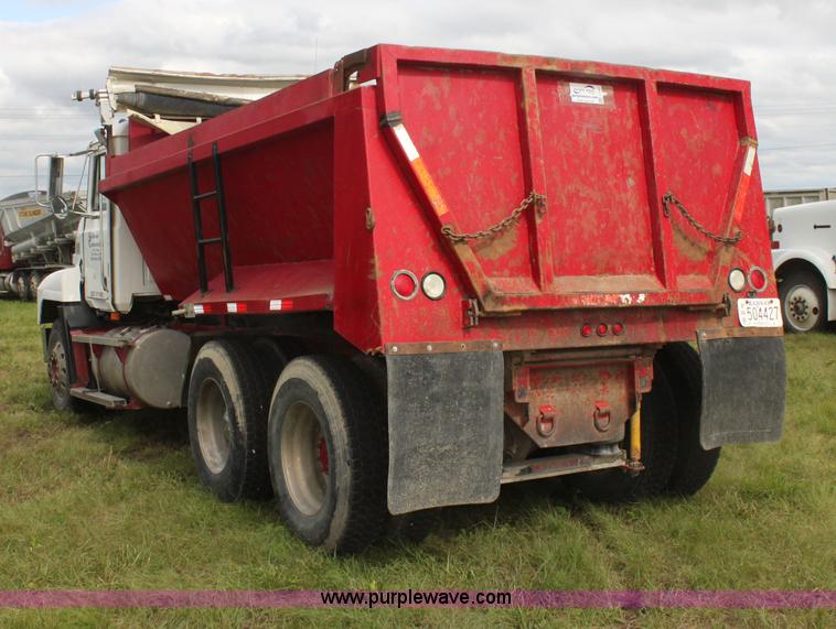 image for item I7357 1999 Mack CH613 dump truck