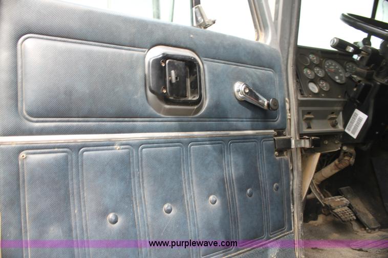 image for item I7357 1999 Mack CH613 dump truck