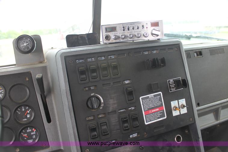 image for item I7357 1999 Mack CH613 dump truck