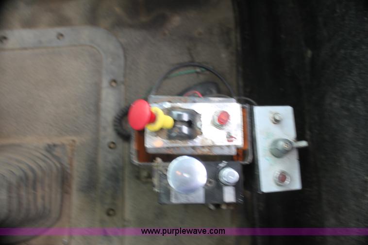 image for item I7357 1999 Mack CH613 dump truck