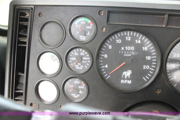 image for item I7357 1999 Mack CH613 dump truck