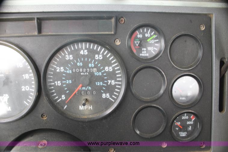 image for item I7357 1999 Mack CH613 dump truck