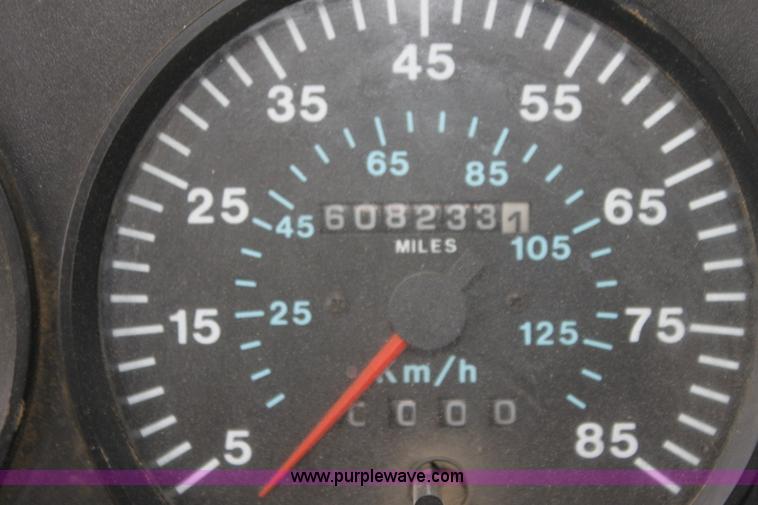 image for item I7357 1999 Mack CH613 dump truck