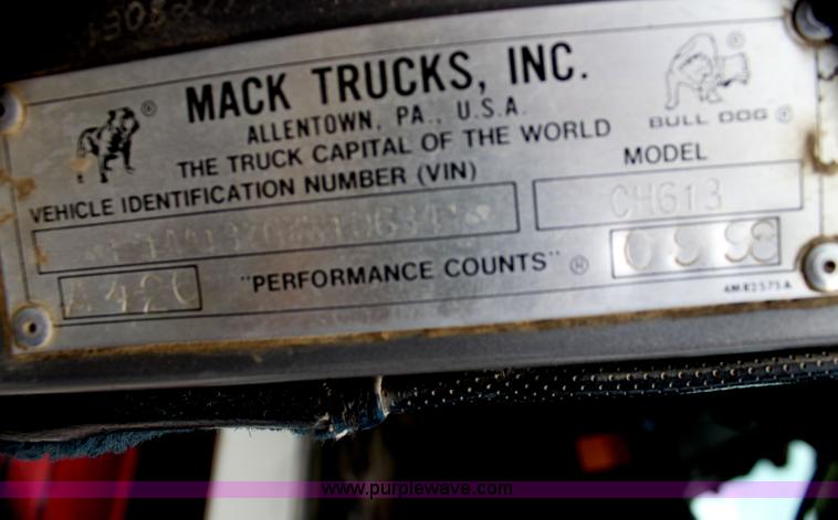 image for item I7357 1999 Mack CH613 dump truck