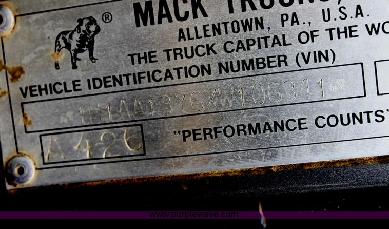 image for item I7357 1999 Mack CH613 dump truck