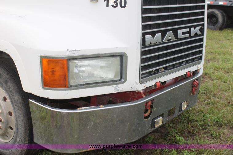 image for item I7357 1999 Mack CH613 dump truck