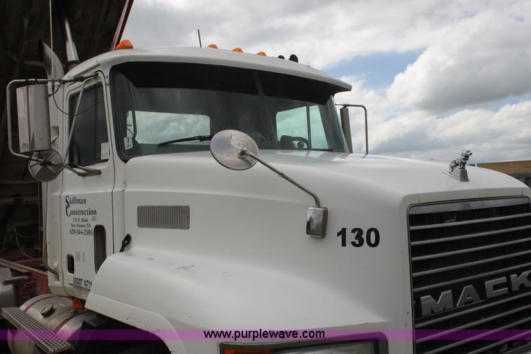 image for item I7357 1999 Mack CH613 dump truck