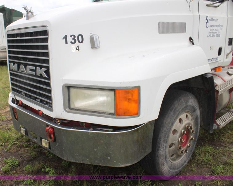 image for item I7357 1999 Mack CH613 dump truck
