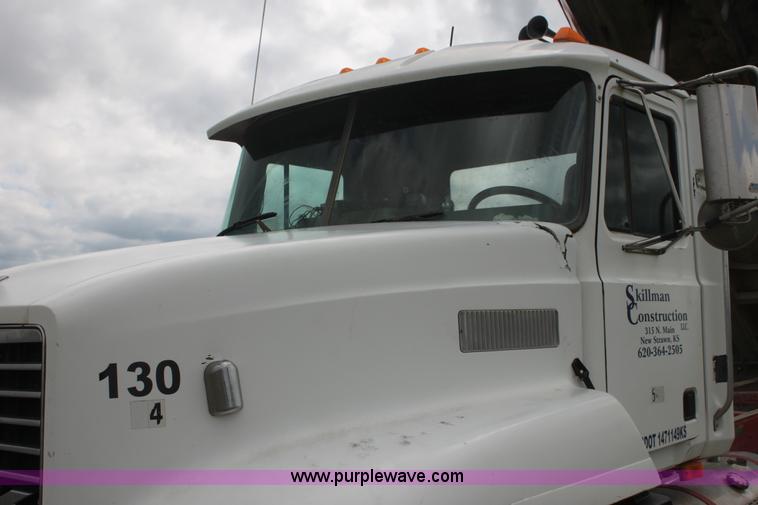 image for item I7357 1999 Mack CH613 dump truck