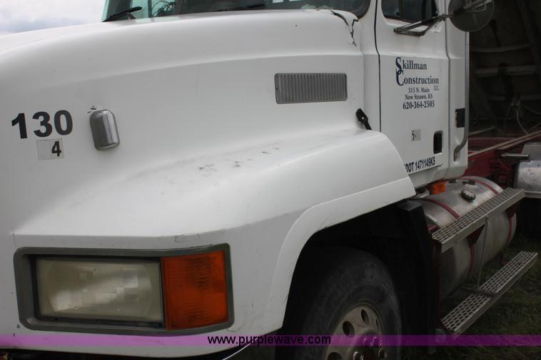 image for item I7357 1999 Mack CH613 dump truck