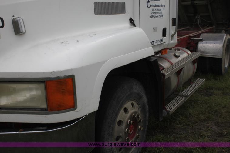 image for item I7357 1999 Mack CH613 dump truck