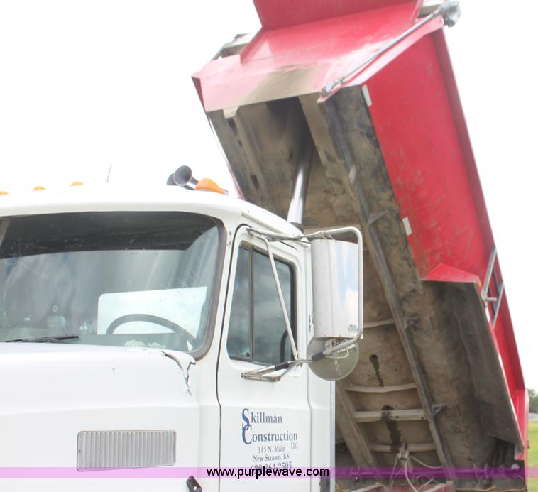 image for item I7357 1999 Mack CH613 dump truck