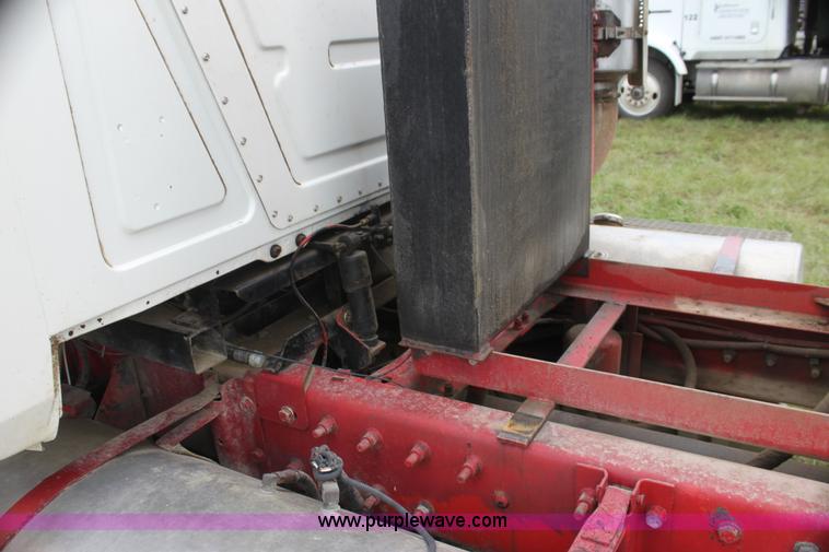 image for item I7357 1999 Mack CH613 dump truck