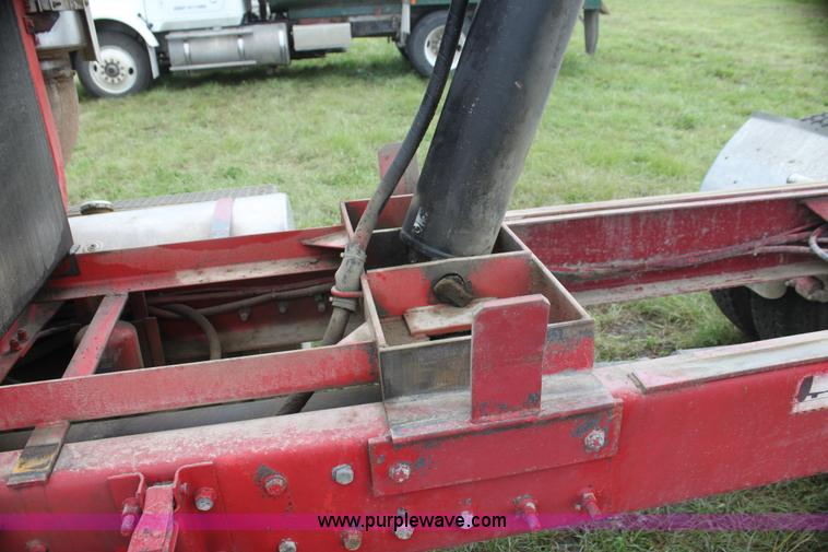 image for item I7357 1999 Mack CH613 dump truck