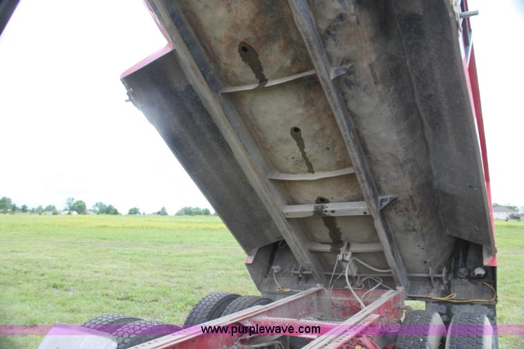 image for item I7357 1999 Mack CH613 dump truck