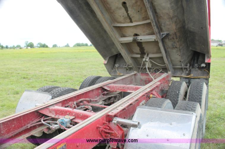 image for item I7357 1999 Mack CH613 dump truck