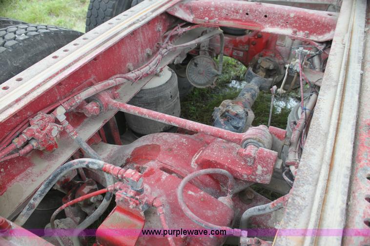 image for item I7357 1999 Mack CH613 dump truck