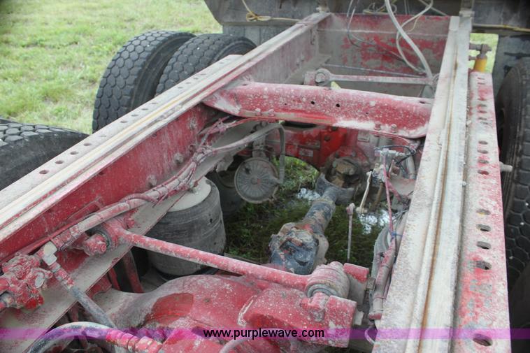image for item I7357 1999 Mack CH613 dump truck