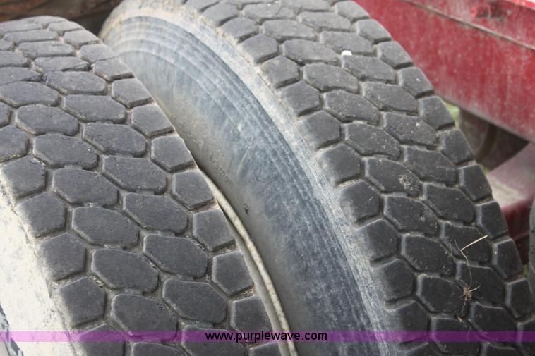 image for item I7357 1999 Mack CH613 dump truck