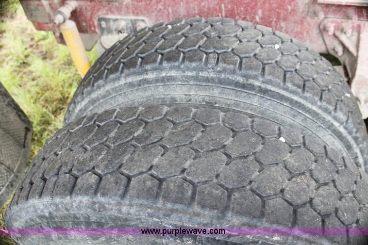 image for item I7357 1999 Mack CH613 dump truck