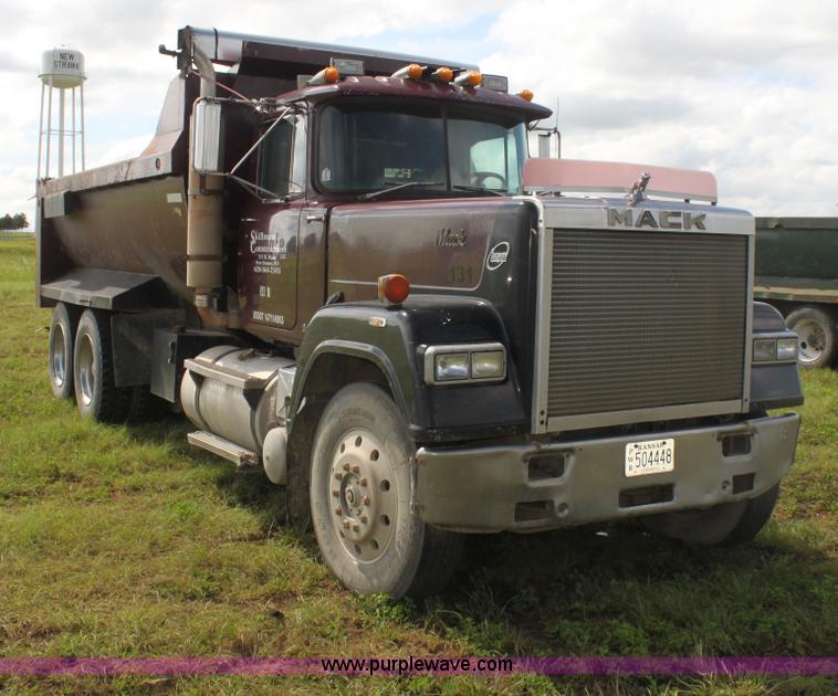 image for item I7359 1987 Mack RW713 dump truck