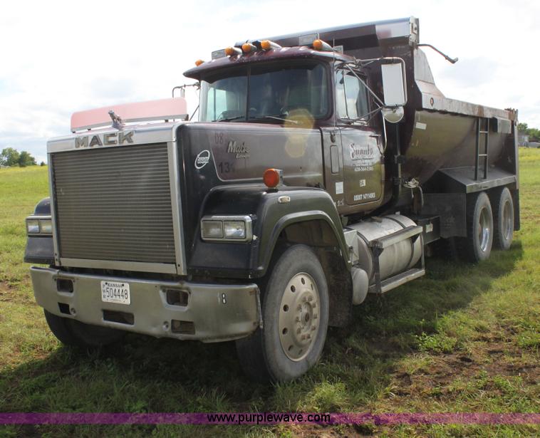 image for item I7359 1987 Mack RW713 dump truck