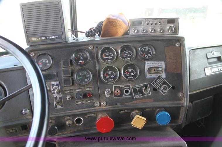 image for item I7359 1987 Mack RW713 dump truck