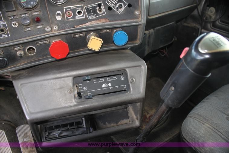 image for item I7359 1987 Mack RW713 dump truck