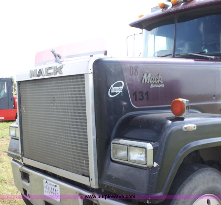 image for item I7359 1987 Mack RW713 dump truck