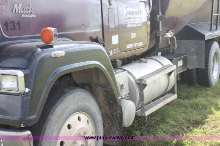 image for item I7359 1987 Mack RW713 dump truck