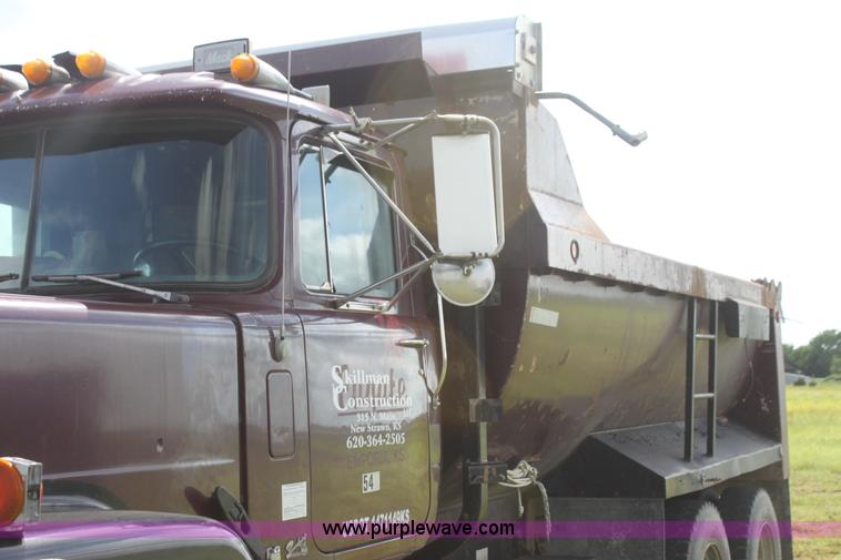 image for item I7359 1987 Mack RW713 dump truck