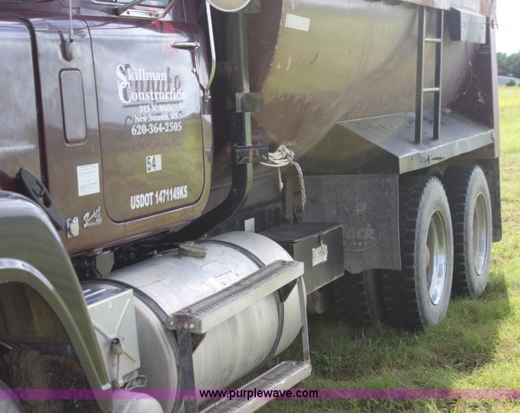 image for item I7359 1987 Mack RW713 dump truck