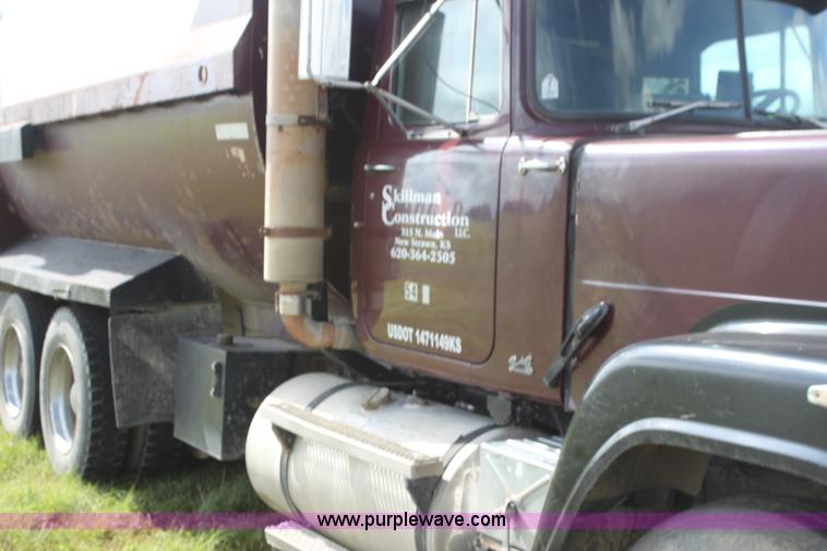 image for item I7359 1987 Mack RW713 dump truck