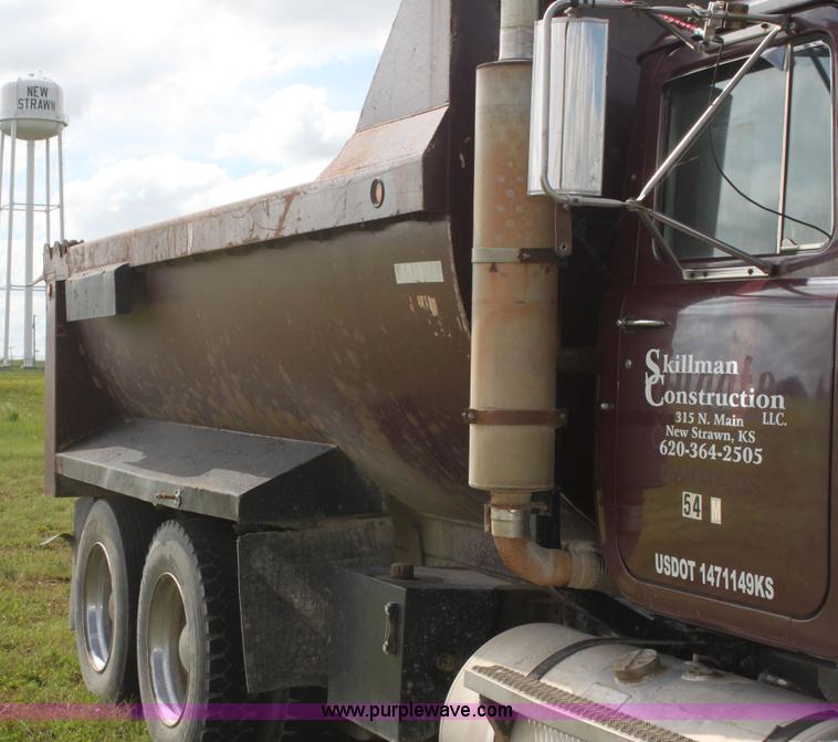 image for item I7359 1987 Mack RW713 dump truck