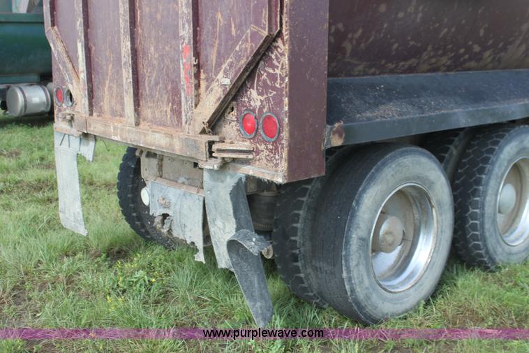 image for item I7359 1987 Mack RW713 dump truck