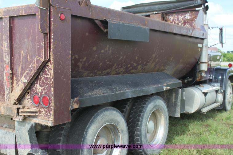 image for item I7359 1987 Mack RW713 dump truck