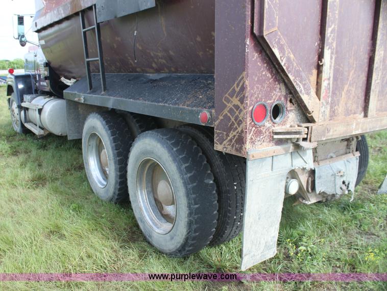 image for item I7359 1987 Mack RW713 dump truck