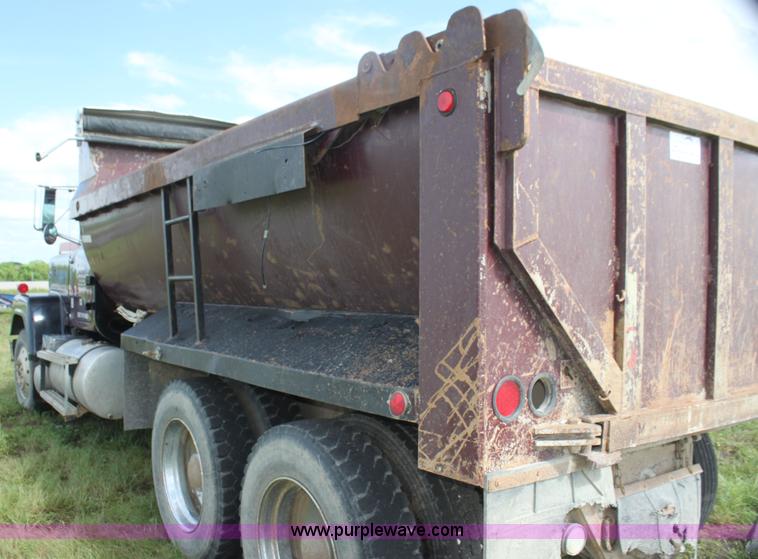 image for item I7359 1987 Mack RW713 dump truck
