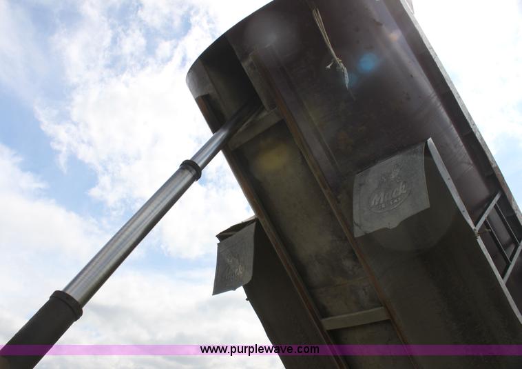 image for item I7359 1987 Mack RW713 dump truck