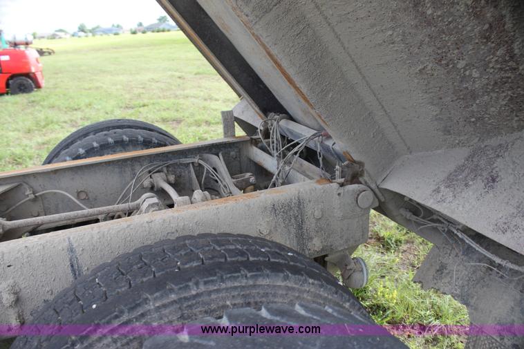 image for item I7359 1987 Mack RW713 dump truck