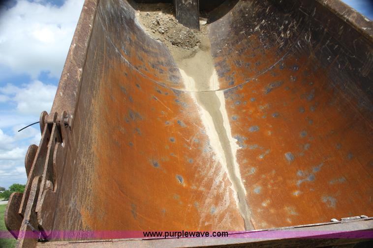 image for item I7359 1987 Mack RW713 dump truck