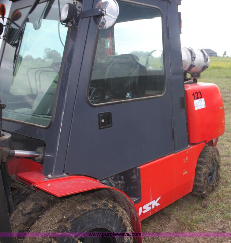 image for item I7377 Tusk 1100PGA2-8 forklift