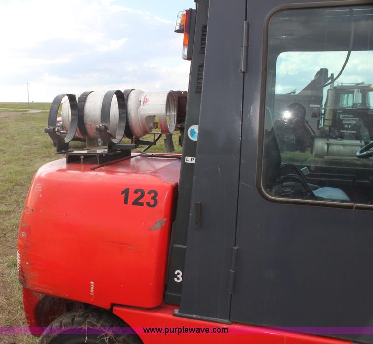 image for item I7377 Tusk 1100PGA2-8 forklift