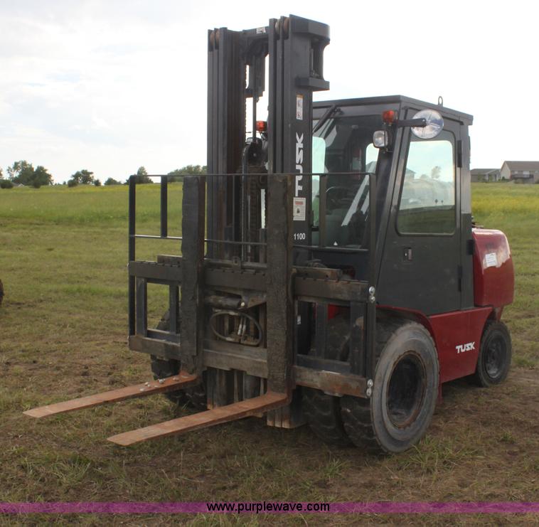 image for item I7378 Tusk 1100PGA2-8 forklift