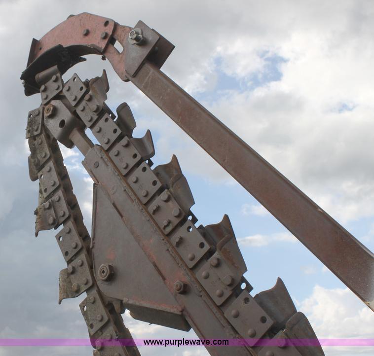 image for item I7380 Ditch Witch R65 trencher