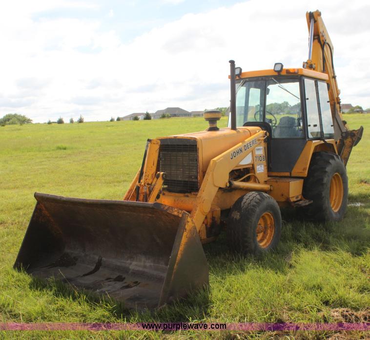 image for item I7382 1988 John Deere 710B backhoe