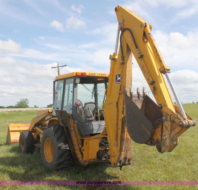 image for item I7382 1988 John Deere 710B backhoe